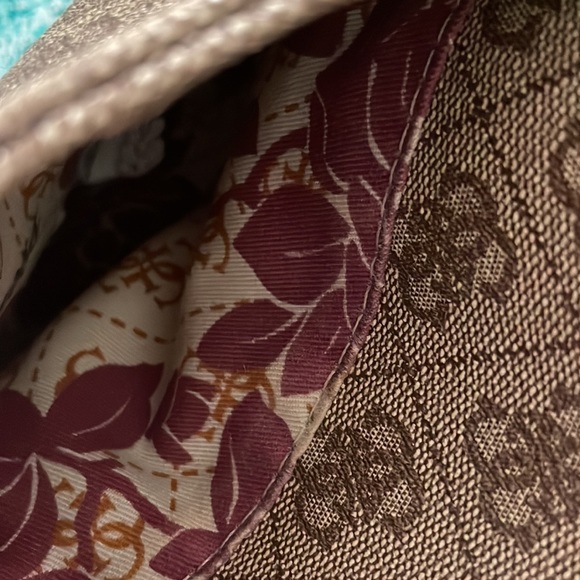 GUESS crossbody bag - Picture 9 of 9